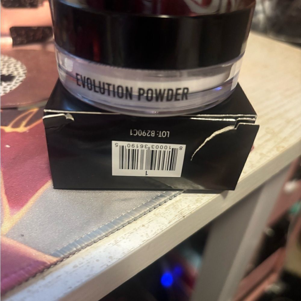 Danessa Myricks Evolution Face Powder - Picture 2 of 3